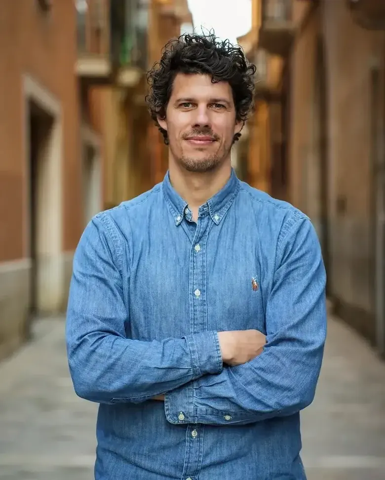 Bastian Sens, Gründer von FlixKI
